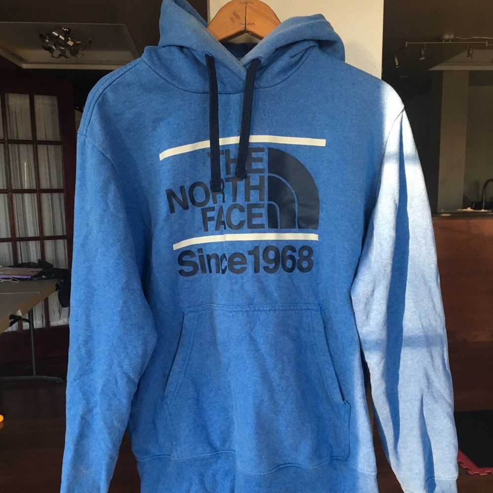 Men's Large blue north face hoodie. L